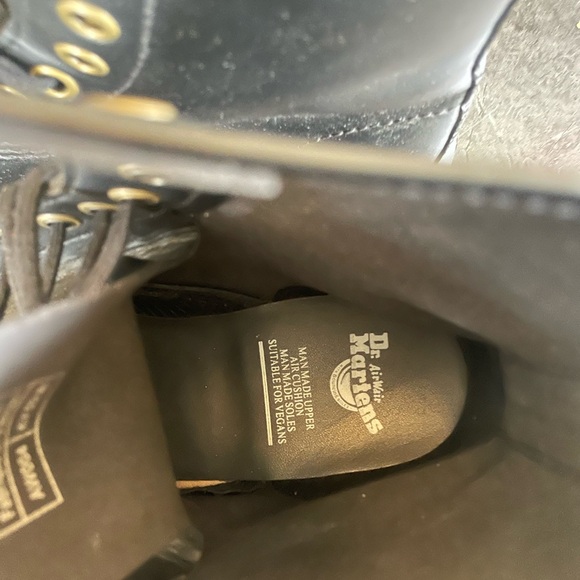 Men Dr Marten boots - Picture 4 of 8